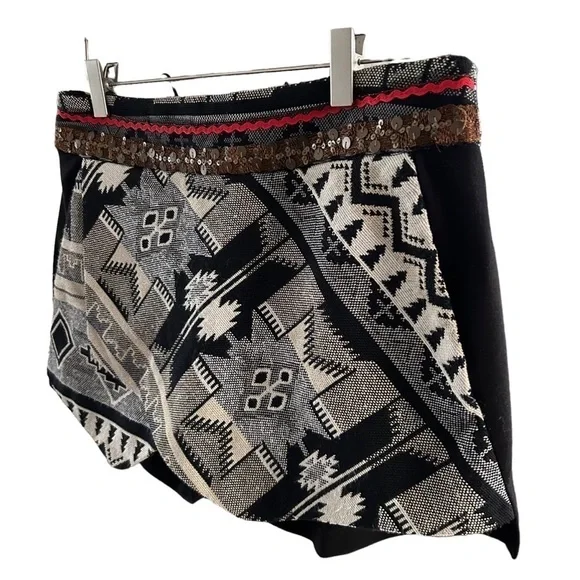 Graphic Skort - Aztec Pattern by Rinascimento - Picture 3 of 9